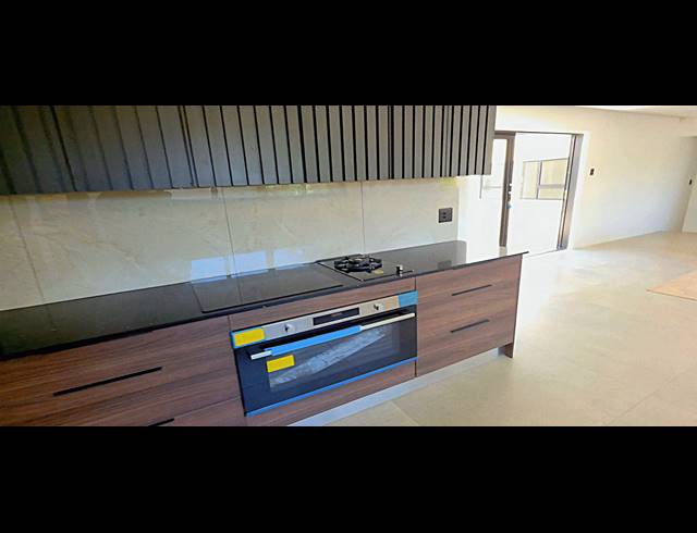 6 BEDROOM FREEHOLD FOR SALE IN DIE HEUWEL
